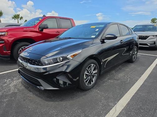 Aurora Black Pearl 2023 Kia Forte LXS