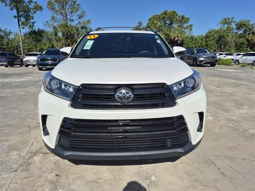 2019 Toyota Highlander SE