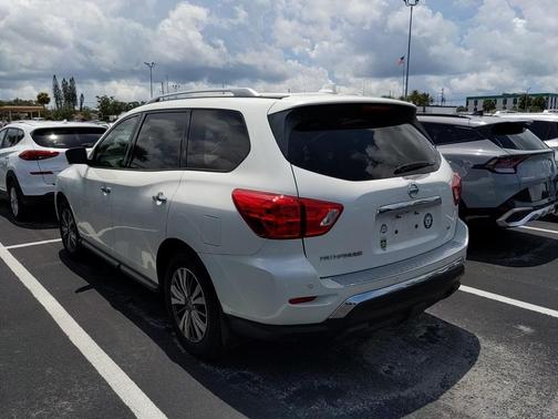 2019 Nissan Pathfinder SL