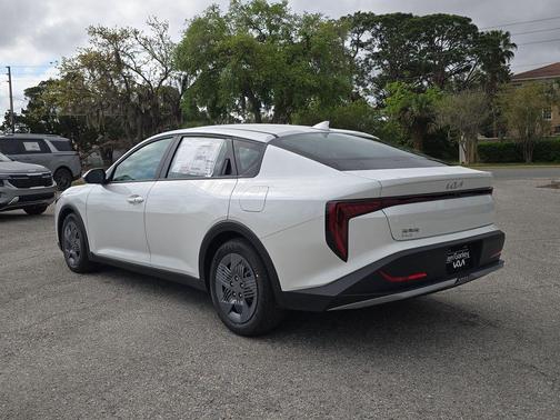 Snow White Pearl 2026 Kia K4 LX