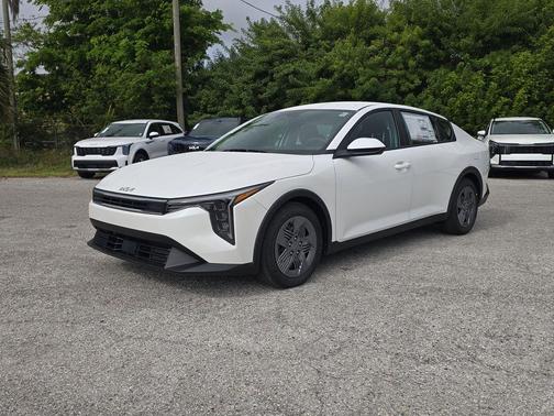 Snow White Pearl 2026 Kia K4 LX