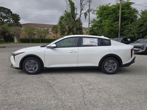 Snow White Pearl 2026 Kia K4 LX