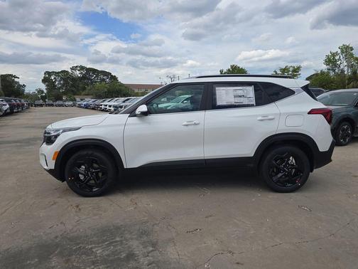 Snow White Pearl 2026 Kia Seltos EX