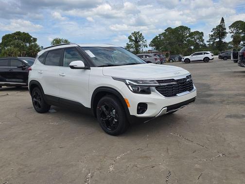 Snow White Pearl 2026 Kia Seltos EX