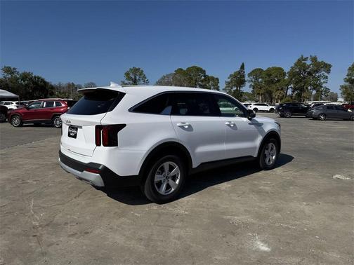 2025 Kia Sorento LX