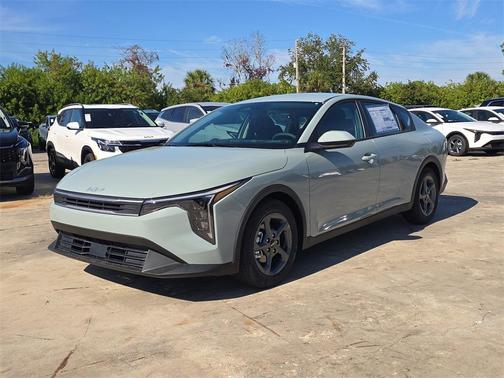 2025 Kia K4 LXS