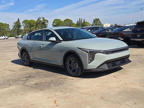 2025 Kia K4 LXS