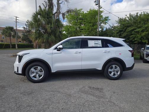 Glacial White Pearl 2026 Kia Sorento LX