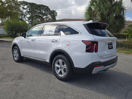 Glacial White Pearl 2026 Kia Sorento LX