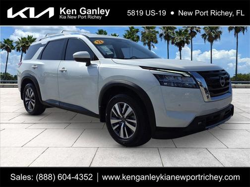 2022 Nissan Pathfinder SL