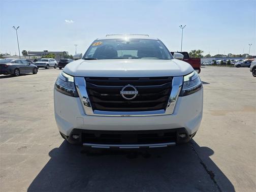 2022 Nissan Pathfinder SL