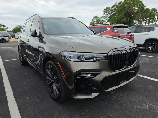 Manhattan Green Metallic 2022 BMW X7 M50i