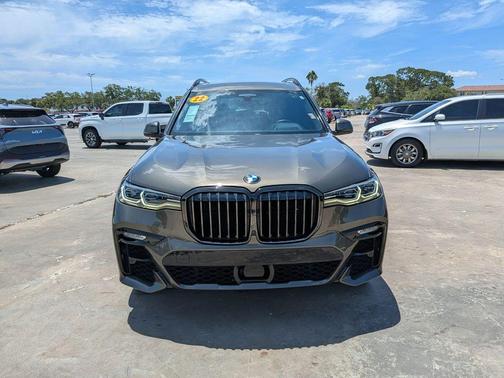 Manhattan Green Metallic 2022 BMW X7 M50i