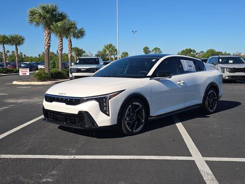 Snow White Pearl 2026 Kia K4 GT-Line
