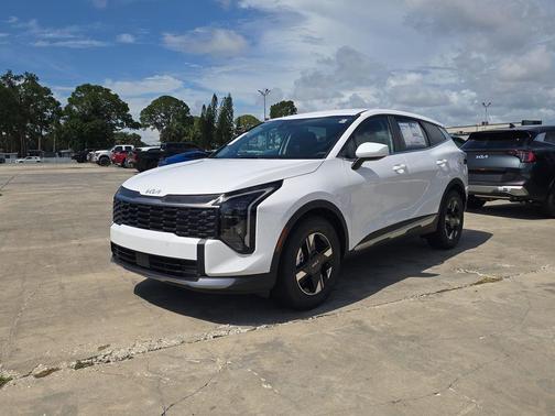 Glacial White Pearl 2026 Kia Sportage LX