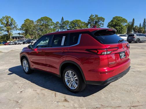 2022 Mitsubishi Outlander ES