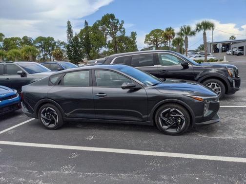 2025 Kia K4 EX