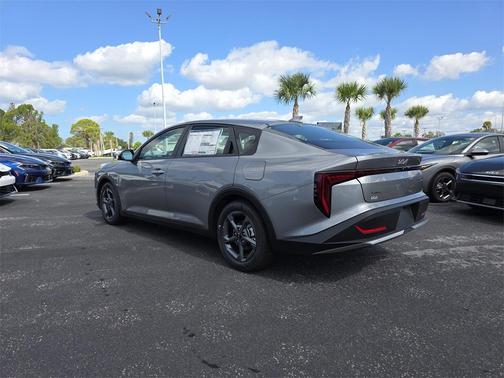 2025 Kia K4 LXS