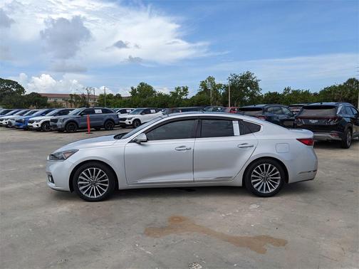 2017 Kia Cadenza Premium