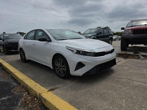 Snow White Pearl 2022 Kia Forte GT-Line