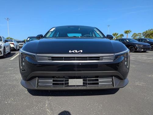 Aurora Black Pearl 2026 Kia K4 LX
