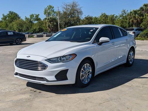 2020 Ford Fusion SE