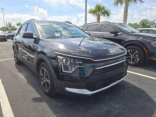Aurora Black 2024 Kia Niro EX