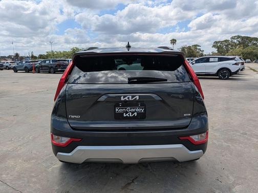 Graphite Gray 2024 Kia Niro LX