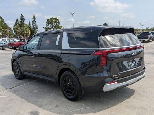 Metal 2026 Kia Carnival LX