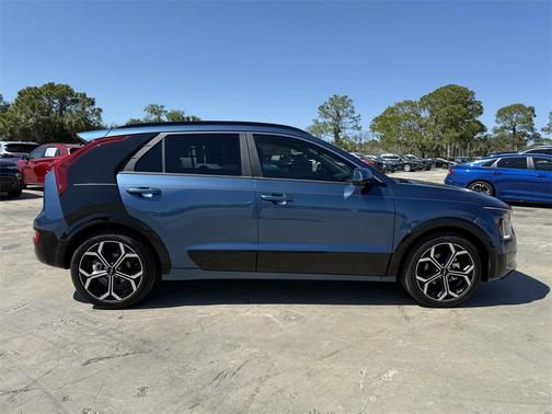 2024 Kia Niro Plug-In Hybrid SX Touring
