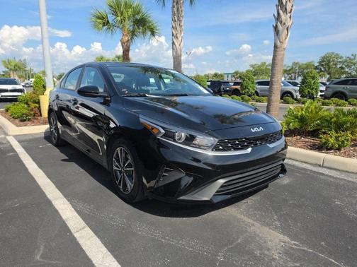 Aurora Black Pearl 2024 Kia Forte LXS