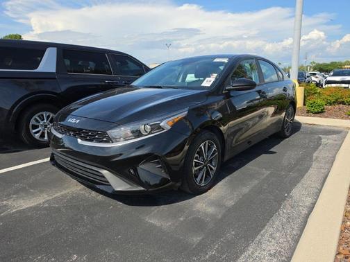 Aurora Black Pearl 2024 Kia Forte LXS