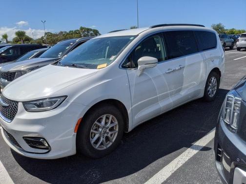 2022 Chrysler Pacifica Touring-L