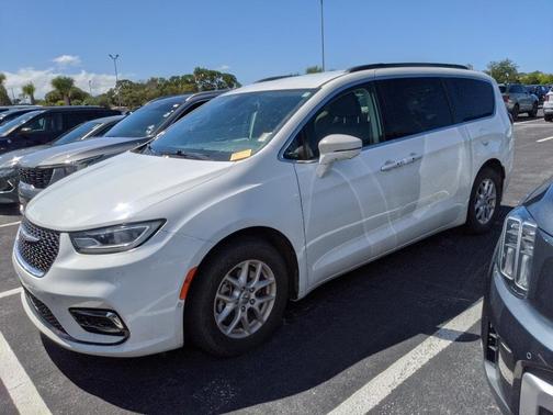 2022 Chrysler Pacifica Touring-L