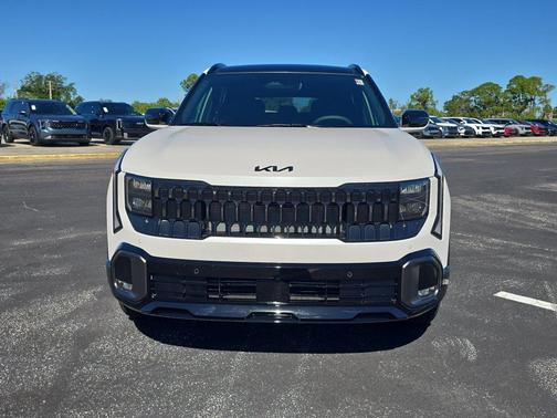 Snow White Pearl 2027 Kia Seltos X-Line S