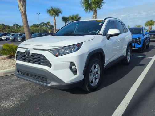 Super White 2019 Toyota RAV4 XLE