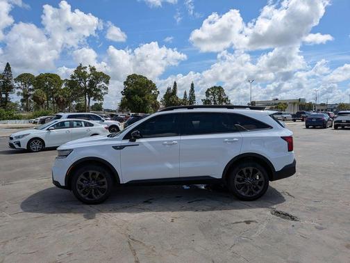 Glacial White Pearl 2023 Kia Sorento X-Line EX