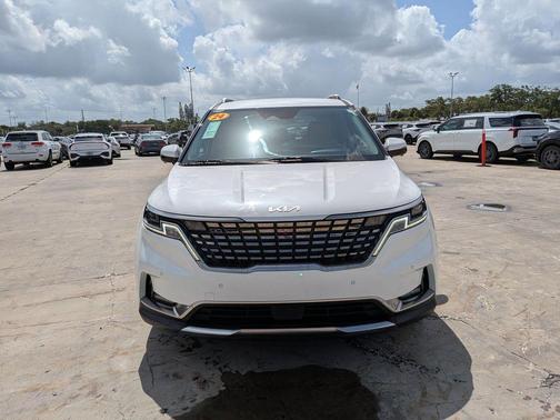 Snow White Pearl 2024 Kia Carnival SX