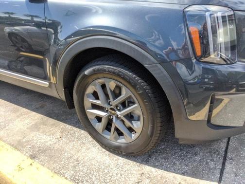 2023 Kia Telluride LX