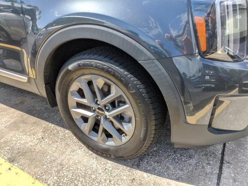 2023 Kia Telluride LX