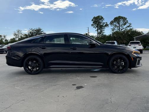Aurora Black Pearl 2026 Kia K5 GT-Line