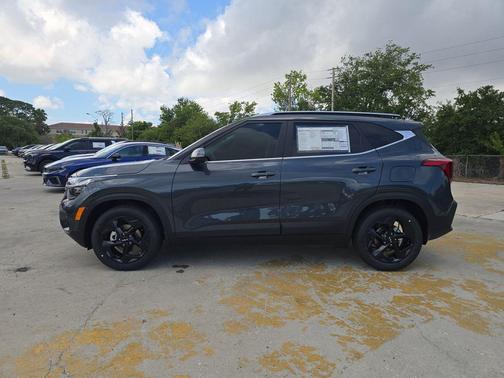 Gravity Gray 2026 Kia Seltos EX