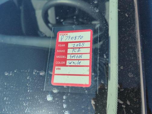 Snow White Pearl 2025 Kia Seltos LX