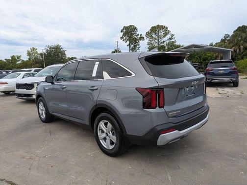 Everlasting Silver 2024 Kia Sorento LX