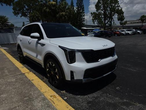 Glacial White Pearl 2024 Kia Sorento EX