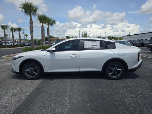 Snow White Pearl 2026 Kia K4 LXS