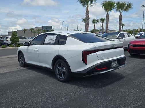 Snow White Pearl 2026 Kia K4 LXS