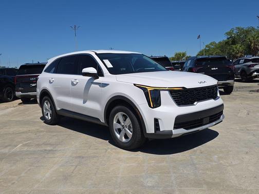 Glacial White Pearl 2026 Kia Sorento LX