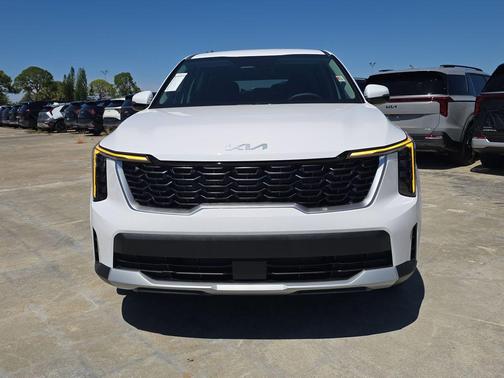 Glacial White Pearl 2026 Kia Sorento LX