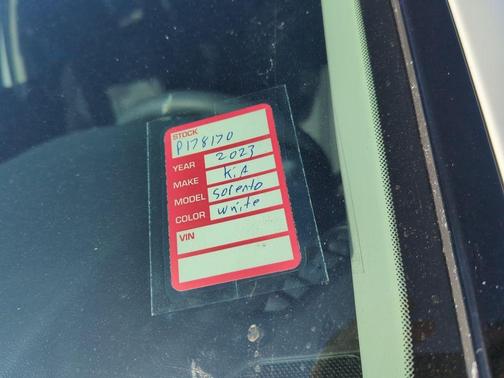 Glacial White Pearl 2023 Kia Sorento LX